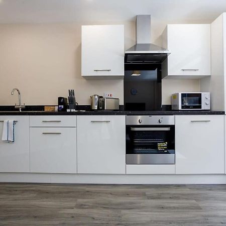 Stylish And Modern 1 Bedroom Apartment Манчестър Екстериор снимка