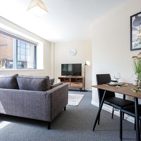 Stylish And Modern 1 Bedroom Apartment Манчестър Екстериор снимка