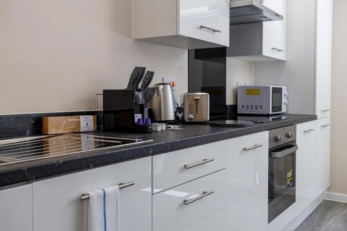 Stylish And Modern 1 Bedroom Apartment Манчестър Екстериор снимка