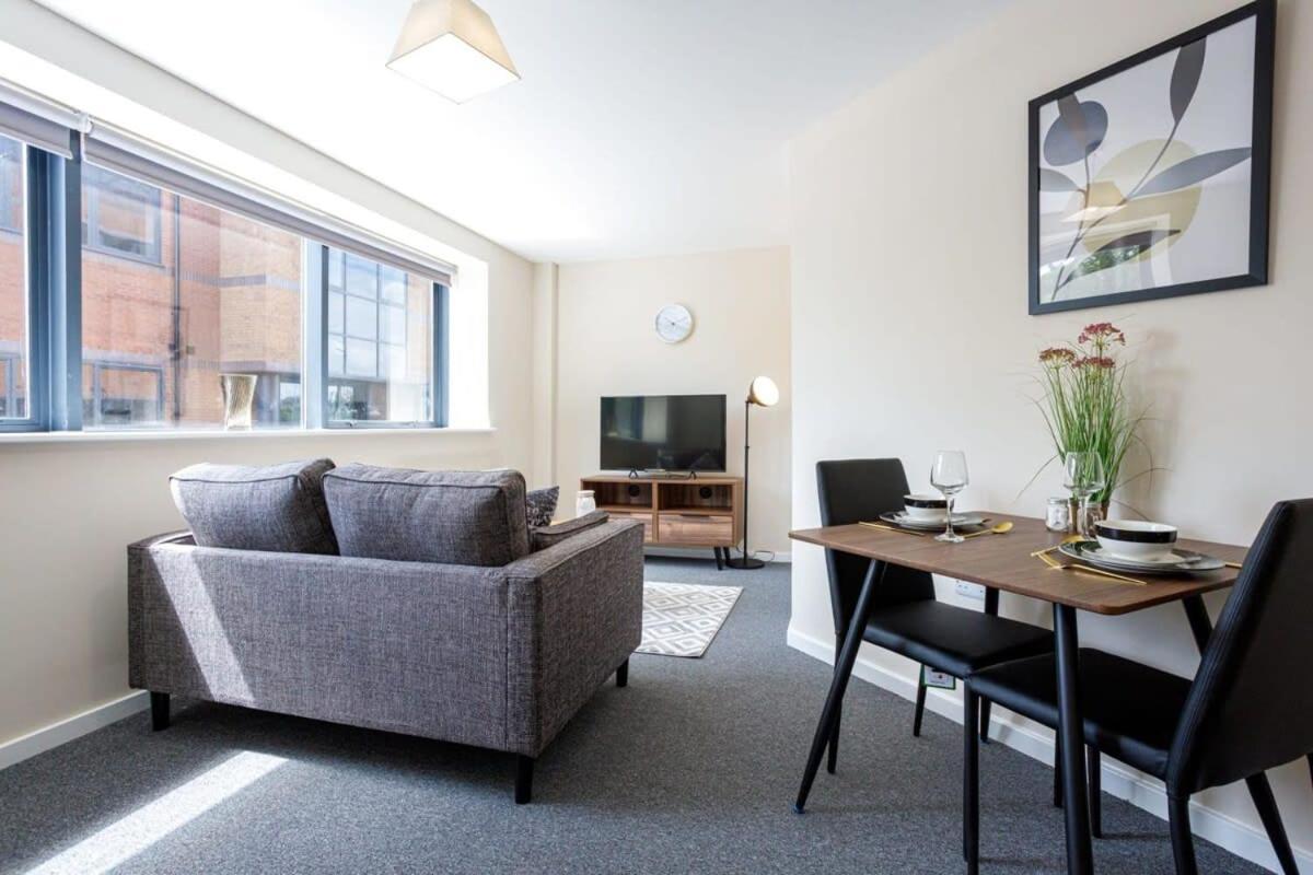 Stylish And Modern 1 Bedroom Apartment Манчестър Екстериор снимка